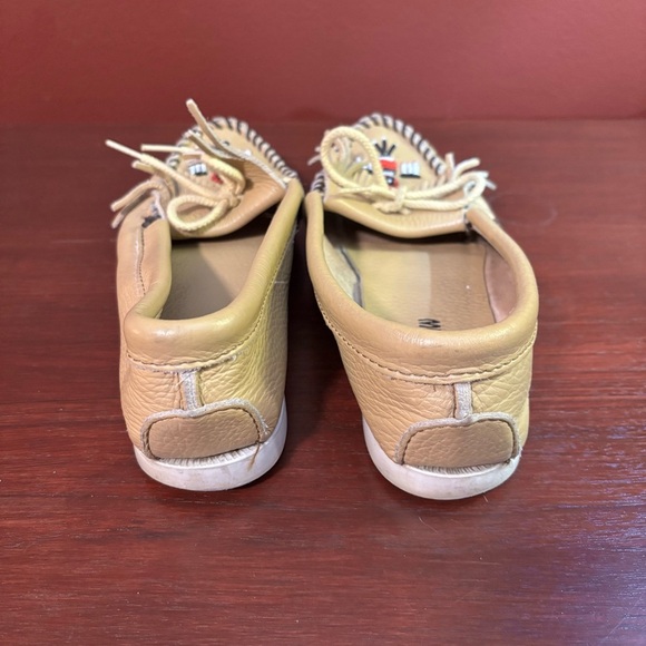 Minnetonka Beaded Leather Moccasins Women's 7.5 Tan - Picture 3 of 5
